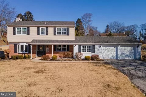 1215 Boulder Ln, West Chester, PA 19382