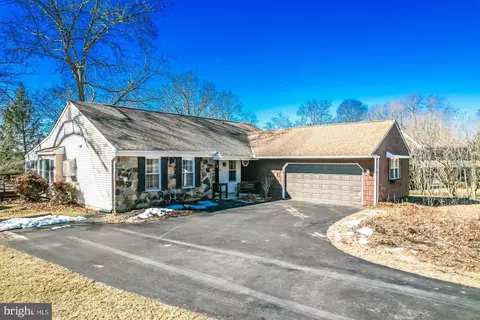 1422 Scenic Dr, Downingtown, PA 19335