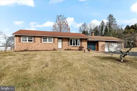 6 Pennview Dr, West Grove, PA 19390
