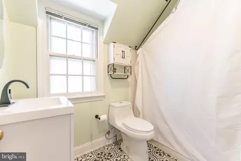 Bath - 30 Meadowbrook Rd, Wayne, PA 19087 photo 1 of 1