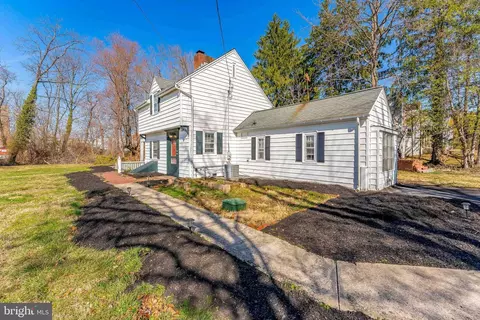 Exterior - 30 Meadowbrook Rd, Wayne, PA 19087 photo 3 of 6