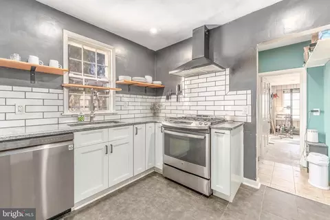 Kitchen - 30 Meadowbrook Rd, Wayne, PA 19087 photo 2 of 3