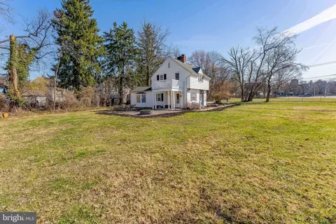 Exterior - 30 Meadowbrook Rd, Wayne, PA 19087 photo 6 of 6