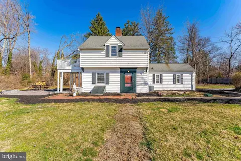 Exterior - 30 Meadowbrook Rd, Wayne, PA 19087 photo 2 of 6