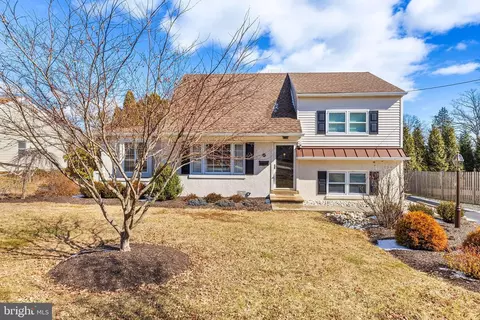 19 Lloyd Ave, Malvern, PA 19355