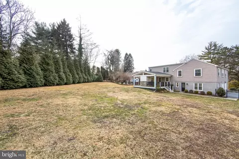 Exterior - 131 Clover Hill Ln, Wayne, PA 19087 photo 6 of 8