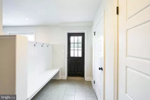 Entry Way - 131 Clover Hill Ln, Wayne, PA 19087 photo 5 of 8