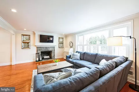 Living - 131 Clover Hill Ln, Wayne, PA 19087 photo 1 of 2