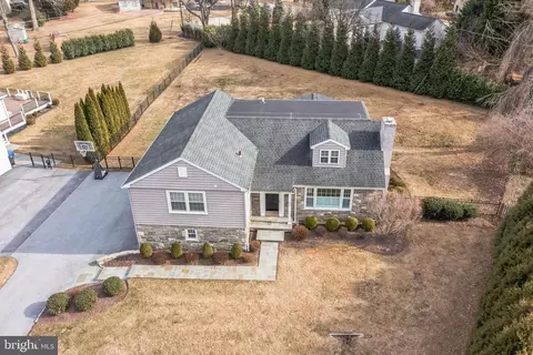View/Area - 131 Clover Hill Ln, Wayne, PA 19087 photo 1 of 6