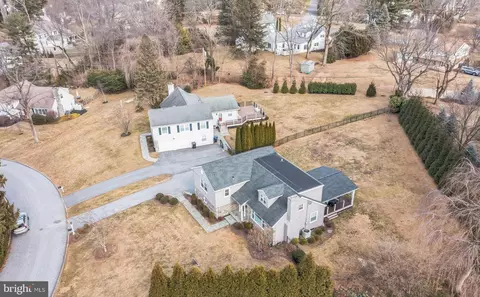 View/Area - 131 Clover Hill Ln, Wayne, PA 19087 photo 2 of 6