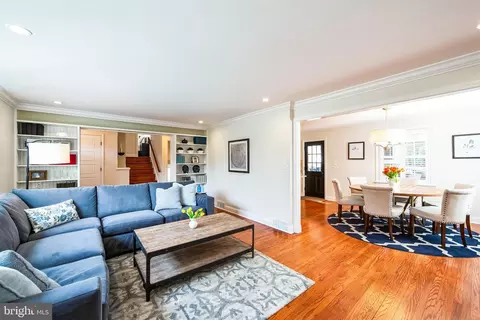 Living - 131 Clover Hill Ln, Wayne, PA 19087 photo 2 of 2