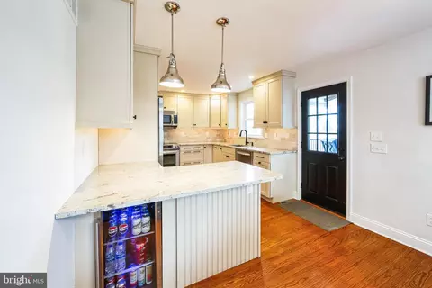 Kitchen - 131 Clover Hill Ln, Wayne, PA 19087 photo 2 of 4