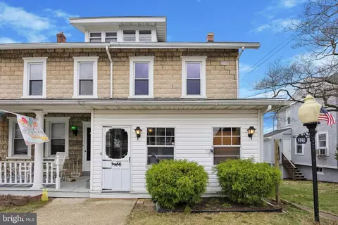 320 Chestnut St, Spring City, PA 19475