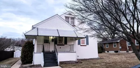 821 W 2nd Ave, Parkesburg, PA 19365