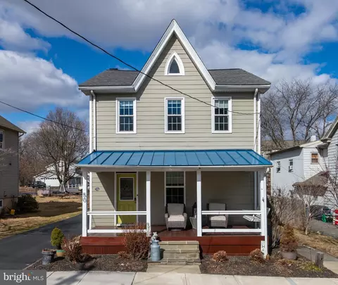 50 E Main St, Elverson, PA 19520