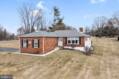 237 Schoolhouse Rd, West Grove, PA 19390