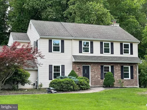 106 Viewpoint Dr, Downingtown, PA 19335