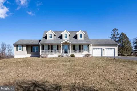 105 Hillside Dr, Spring City, PA 19475