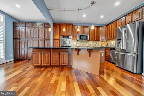 105 N Savanna Dr, Pottstown, PA 19465