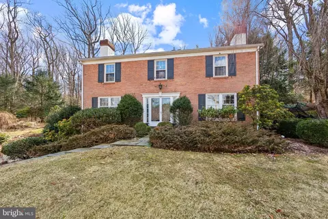 18 Fox Chase Rd, Malvern, PA 19355