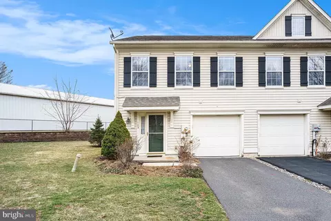 105 Red Oak Ct, Honey Brook, PA 19344