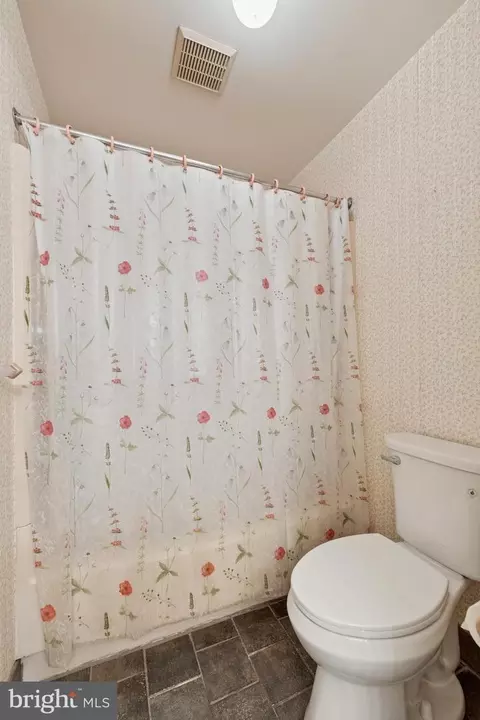 Bath - 192 Valley Stream Ln, Chesterbrook, PA 19087 photo 2 of 2