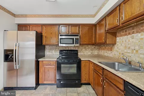 Kitchen - 192 Valley Stream Ln, Chesterbrook, PA 19087 photo 2 of 2