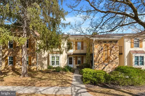 192 Valley Stream Ln, Chesterbrook, PA 19087