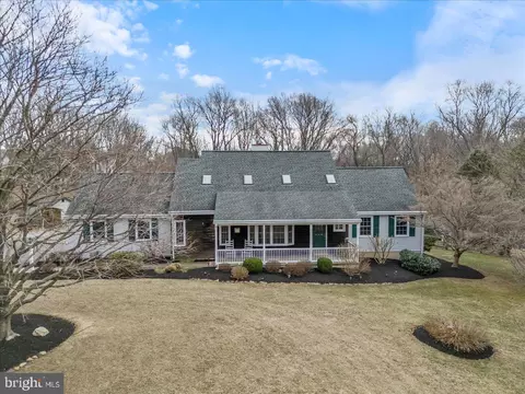 125 S Deer Run Dr, Lincoln University, PA 19352