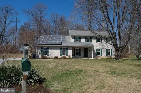 8 Arianna Ln, Exton, PA 19341