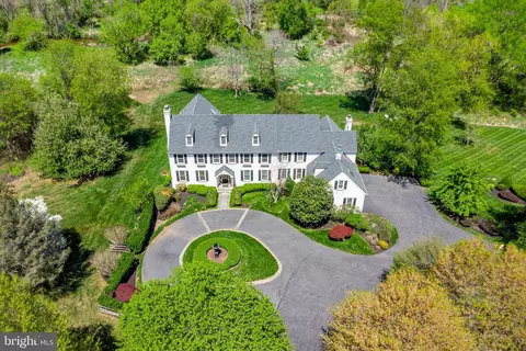 895 Bainbridge Dr, West Chester, PA 19382