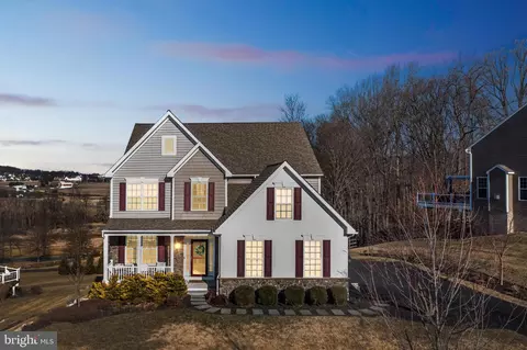 216 Ironstone Ln, Elverson, PA 19520
