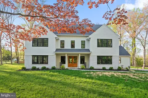 2 Laurel Dr, Malvern, PA 19355