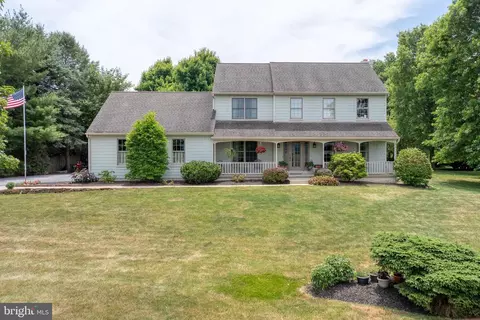 182 Shoreline Dr, Honey Brook, PA 19344
