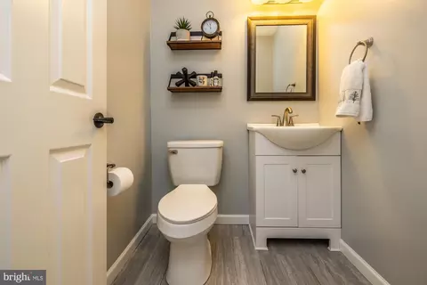 40 E Jonathan Ct, Kennett Square, PA 19348 photo 3