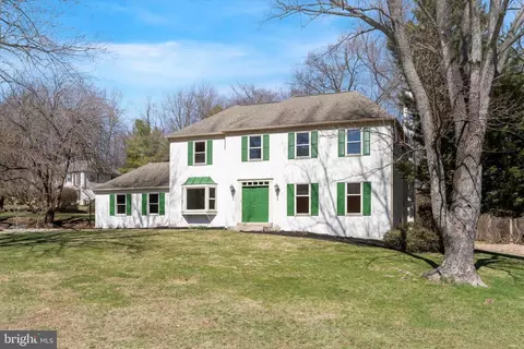 90 Lynne Cir, Paoli, PA 19301