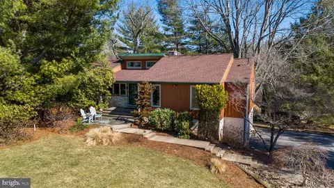 903 Briar Wood Ct, West Chester, PA 19380