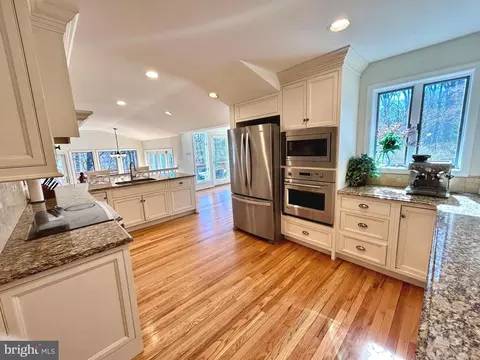 Kitchen - 505 Delancy Cir, Devon, PA 19333 photo 2 of 6