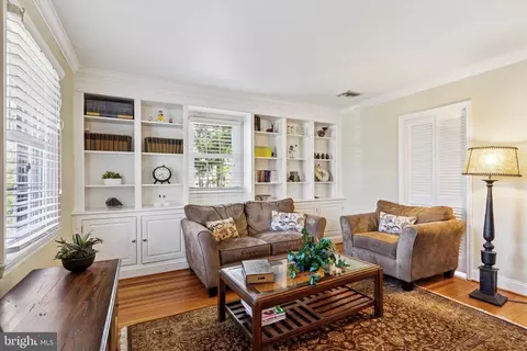 Living - 505 Delancy Cir, Devon, PA 19333 photo 2 of 2