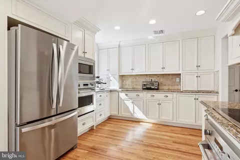 Kitchen - 505 Delancy Cir, Devon, PA 19333 photo 4 of 6