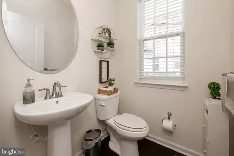 Entry Way - 429 Lee Pl, Exton, PA 19341 photo 3 of 21