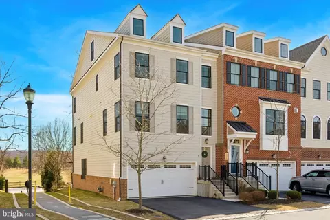 34 Parkview Cir, Wayne, PA 19087