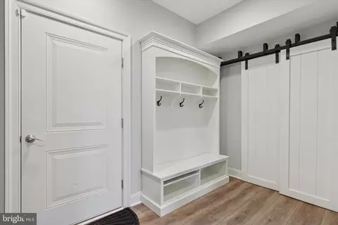 Entry Way - 34 Parkview Cir, Wayne, PA 19087 photo 4 of 5