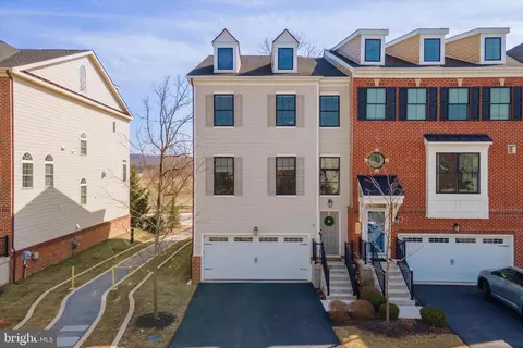 Exterior - 34 Parkview Cir, Wayne, PA 19087 photo 8 of 10