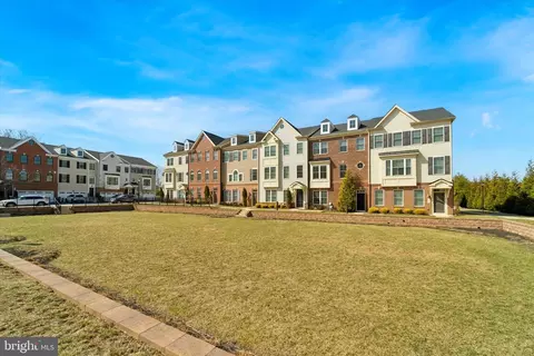 Exterior - 34 Parkview Cir, Wayne, PA 19087 photo 7 of 10