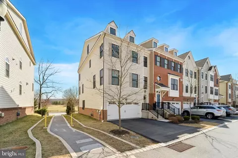 Exterior - 34 Parkview Cir, Wayne, PA 19087 photo 2 of 10