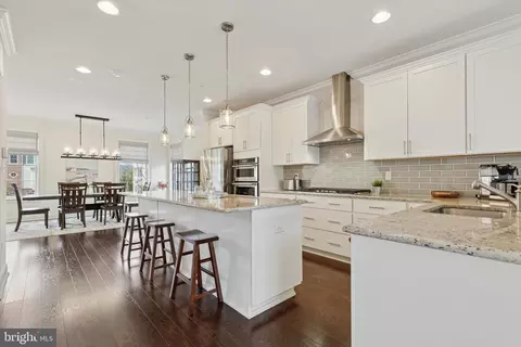 Kitchen - 34 Parkview Cir, Wayne, PA 19087 photo 2 of 2