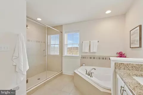 Bath - 34 Parkview Cir, Wayne, PA 19087 photo 1 of 3