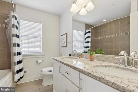 Bath - 34 Parkview Cir, Wayne, PA 19087 photo 2 of 3