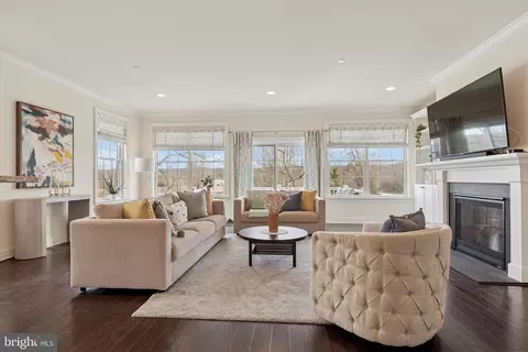 Living - 34 Parkview Cir, Wayne, PA 19087 photo 1 of 1